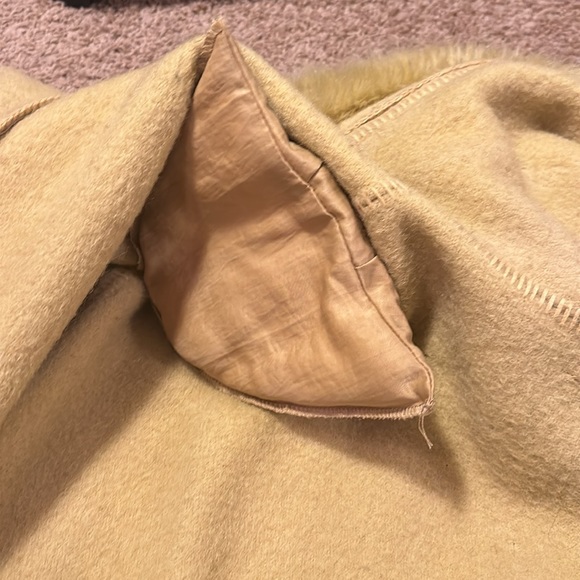 Full length Laparka wool coat with removable fur hood and shoulder pads - Picture 9 of 13